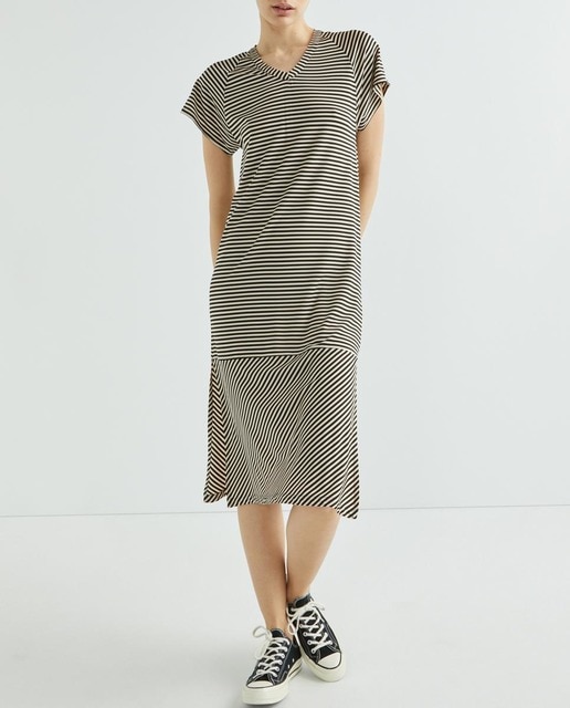 Imagen 0 de Vestido de manga corta y escote pico