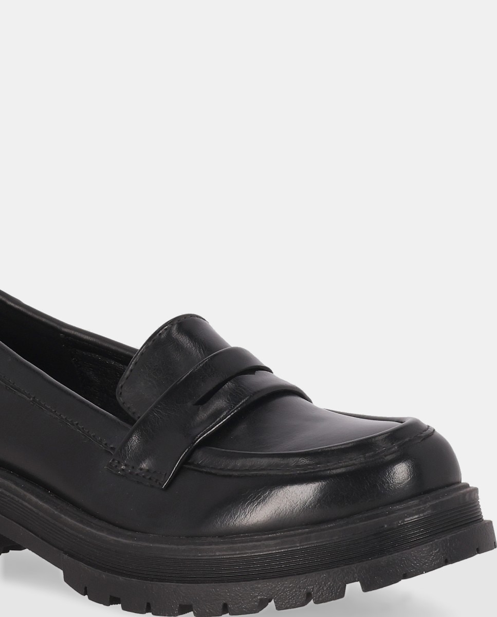 Mocassins Rasos com Travessão Preto-5