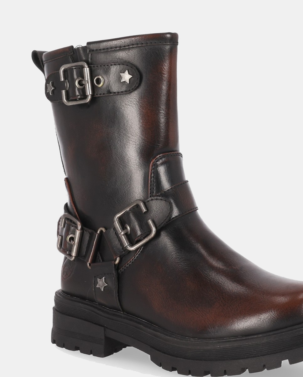 Botas Biker Rasas com Fivela Tripla Castanho-5