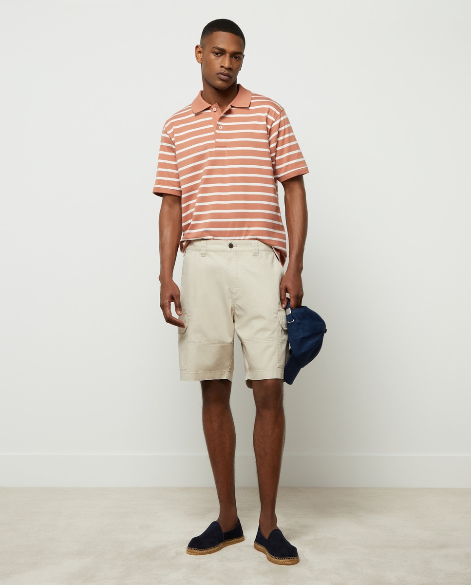 Bermudas Regular com Bolsos Cargo Bege-1