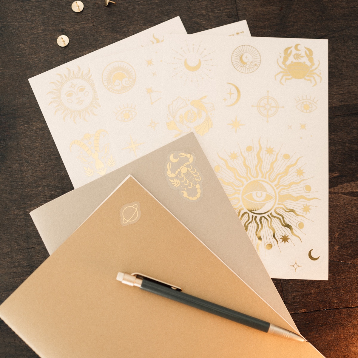 Autocolantes reutilizáveis Astral Erik branco Branco / Dourado-6