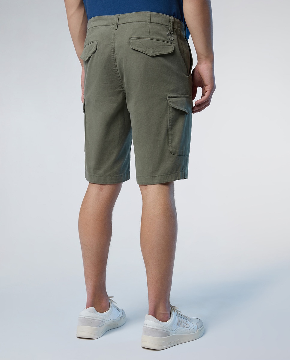 Bermudas Cargo de Gabardine Stretch Verde-militar-3