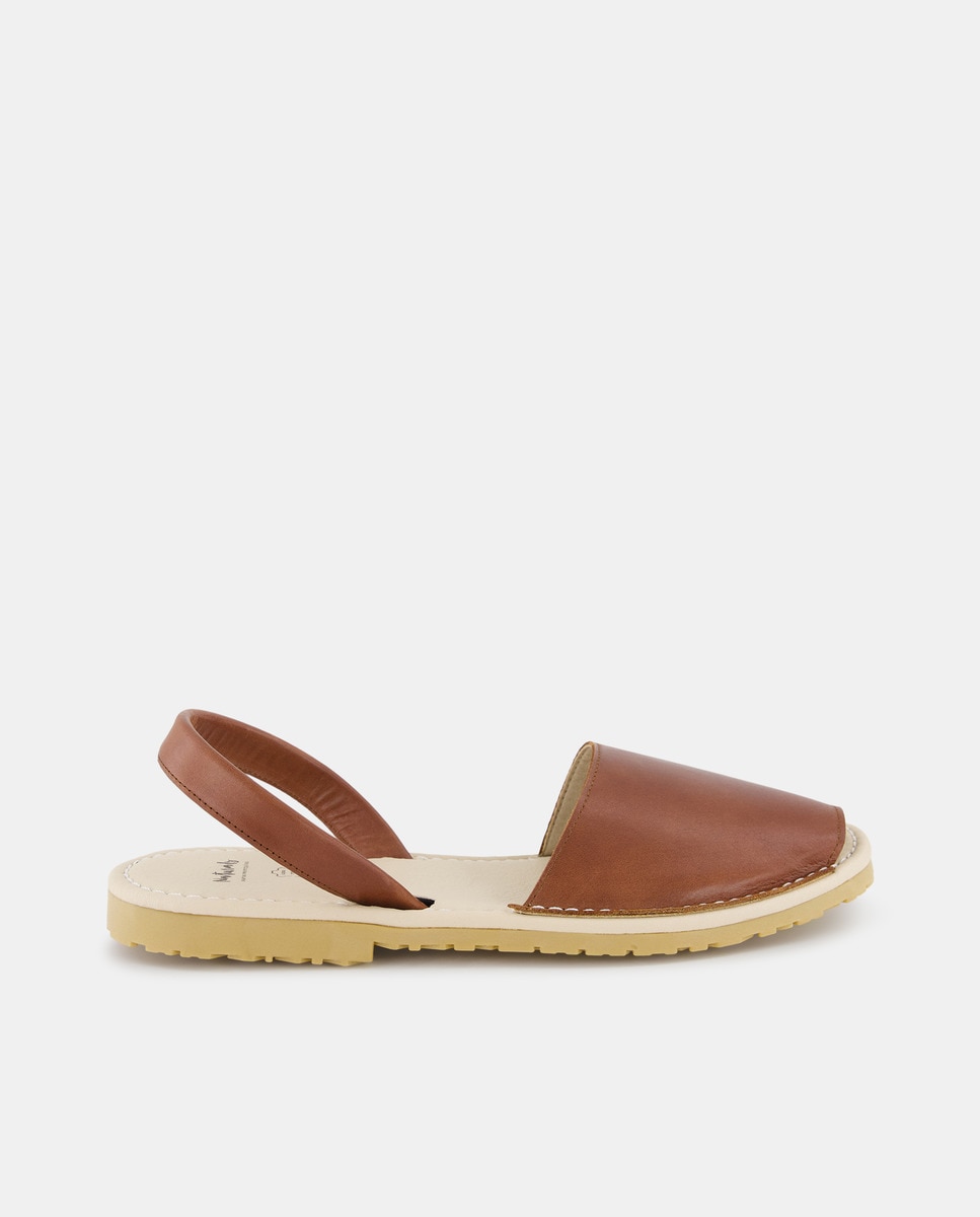 Imagem 0 de Menorquinas em Pele com Sola de Borracha