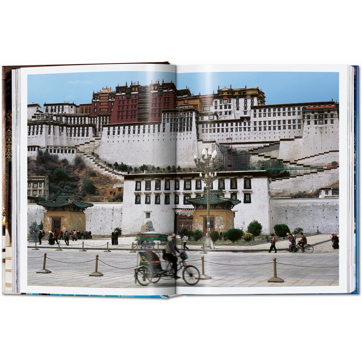 Living in Asia. 40th Ed. (Capa dura) 2