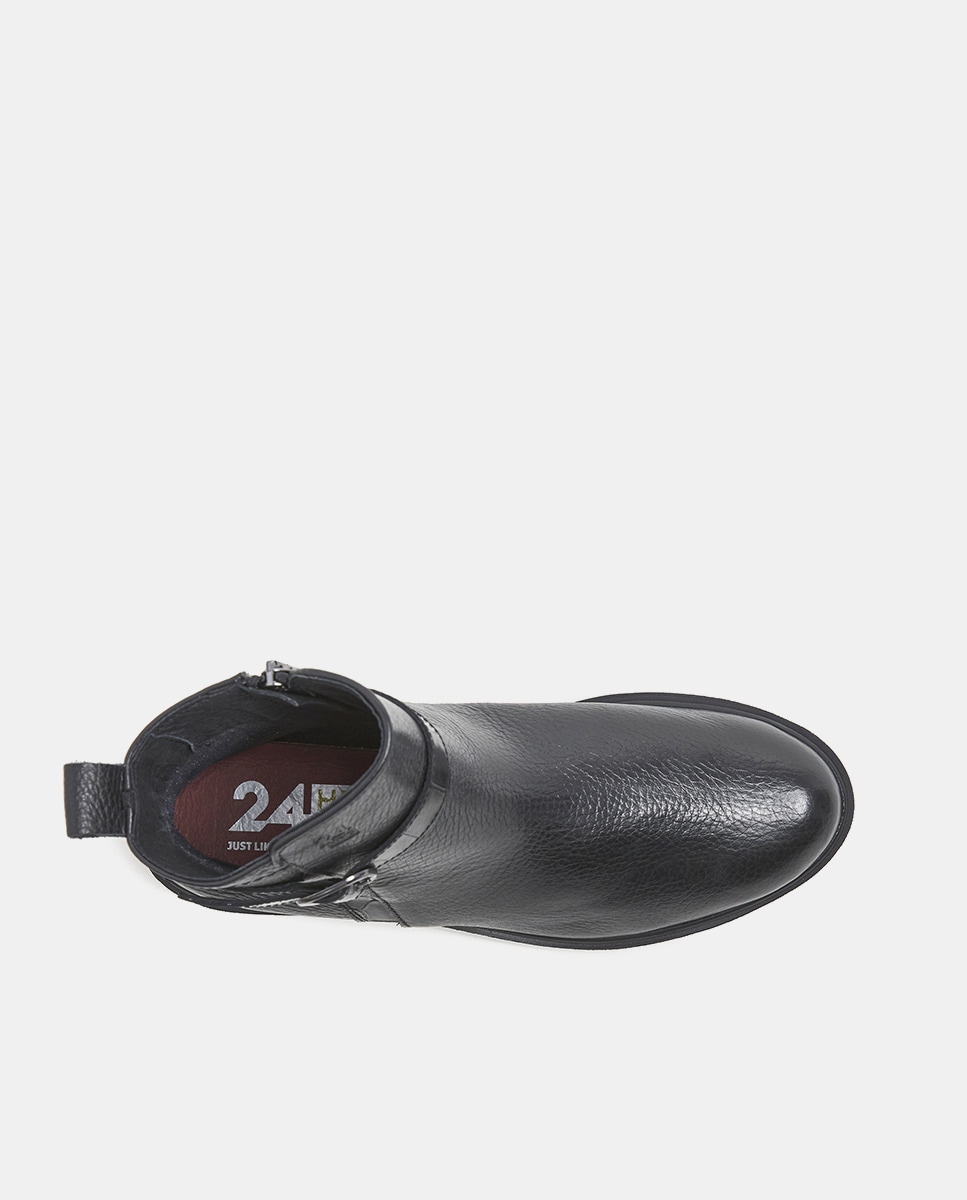 Botins em Napa Tipo Couro com Detalhe em Pele Croco e Fivela Preto-4