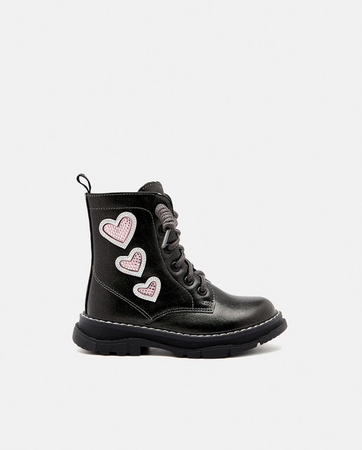 Imagem 0 de Botas Combat Metalizadas com Adorno de Corações