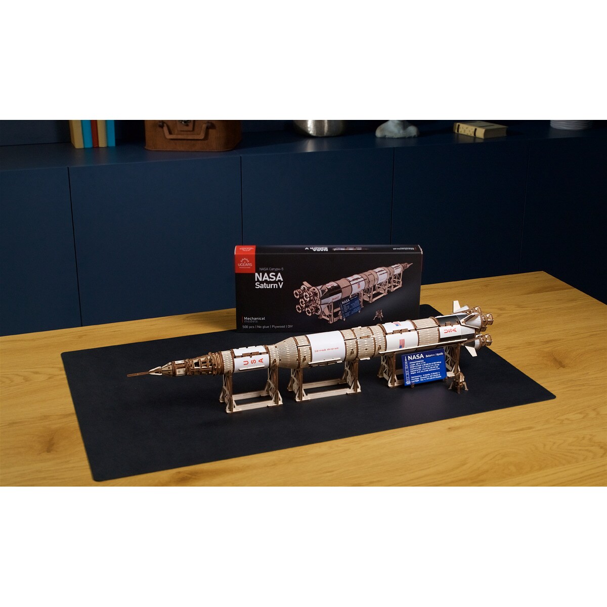 Modelo do Saturno V da NASA Ugears. 4
