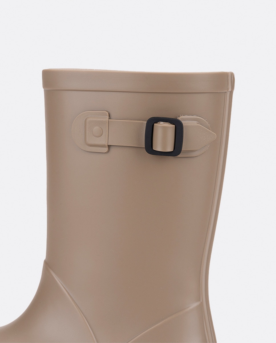 Galochas Monocolor com Acabamento Mate Castanho-3