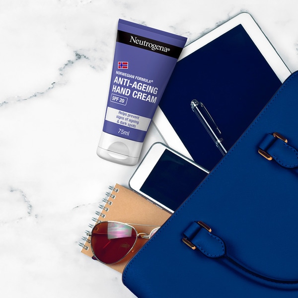 Visibly Renew hand cream with intense elasticity SPF-15+ tube 75 ml prevents sun spots