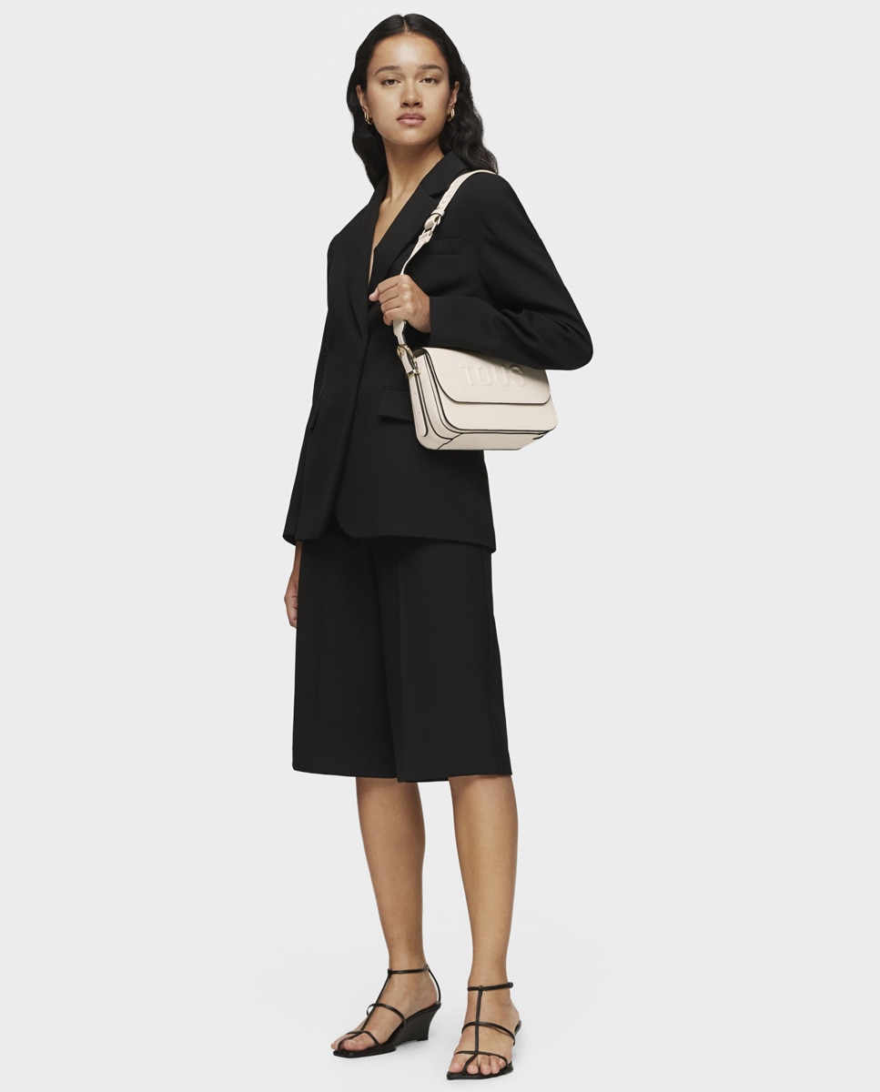 Bolso bandolera mediano con cierre de botón imantado y solapa. - Tous - Beige Beige-3
