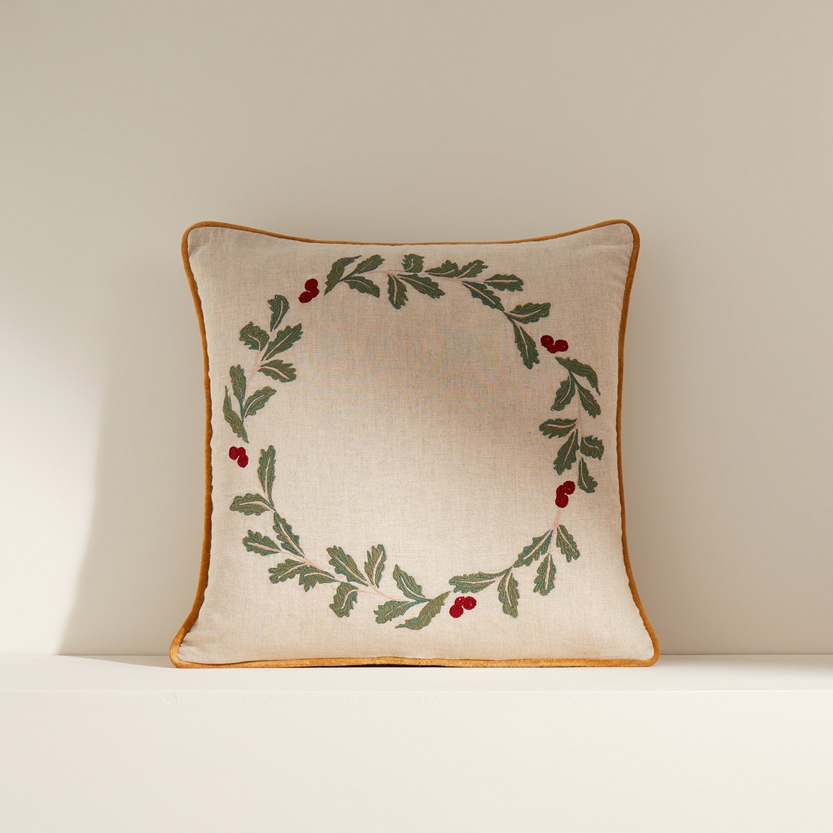 Imagem 0 de Almofada Decorativa Bordada Folk Crown