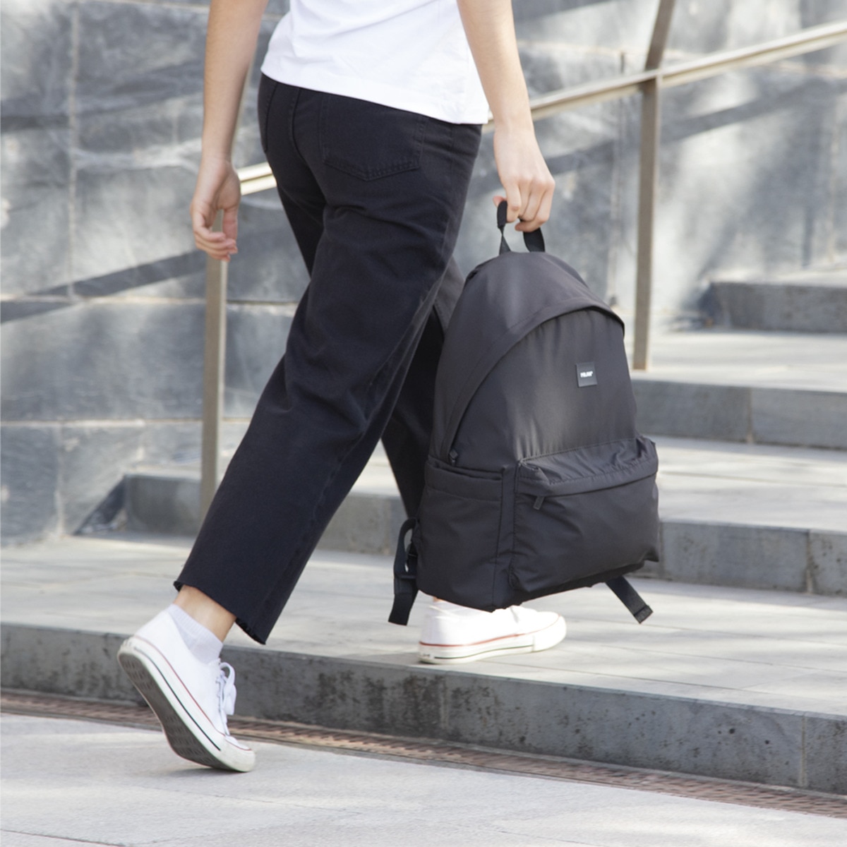 Mochila escolar clásica 2 cremalleras (22 L) serie Shadow, MILAN, negro Negro-3