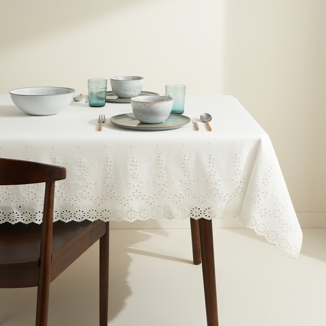 Imagem 0 de Toalha de Mesa de Algodão Schiffli