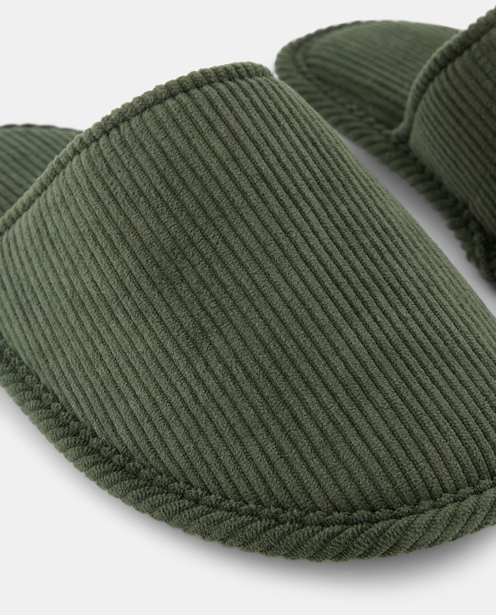 Zapatilla casa abierta pana con piso de goma Verde-5