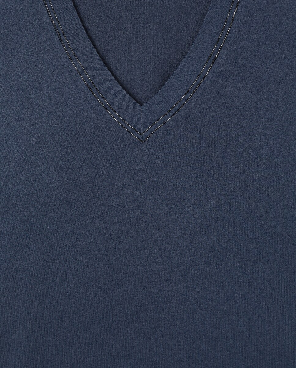 Camisola com Decote em Bico e Detalhe Azul-5