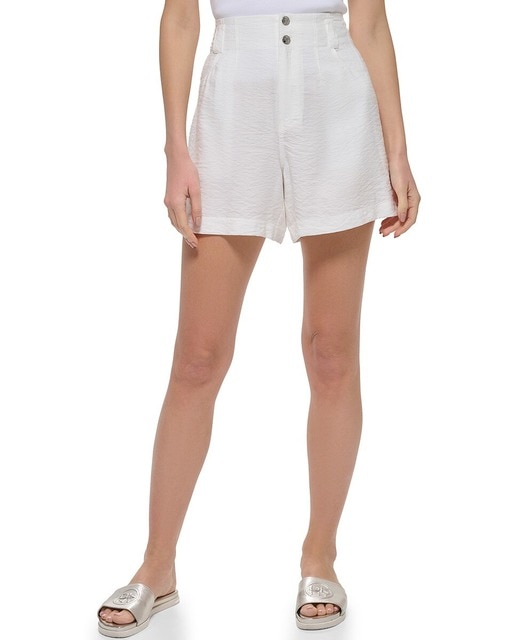 Imagen 0 de Short de mujer con dos botones