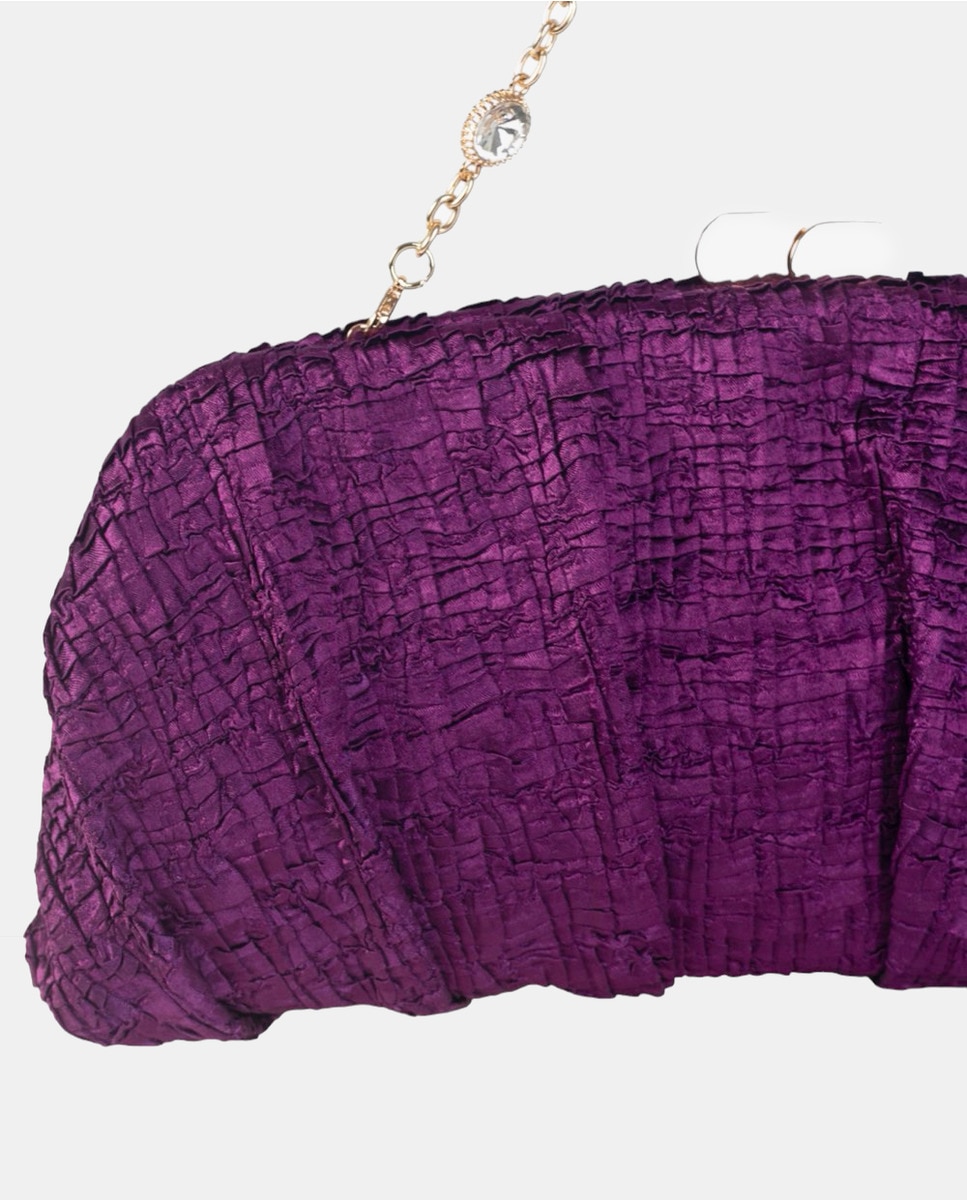 Mala Clutch Tipo Carteira em Cetim Franzido com Alça de Fantasia - Cor de Beringela Bordeaux-3