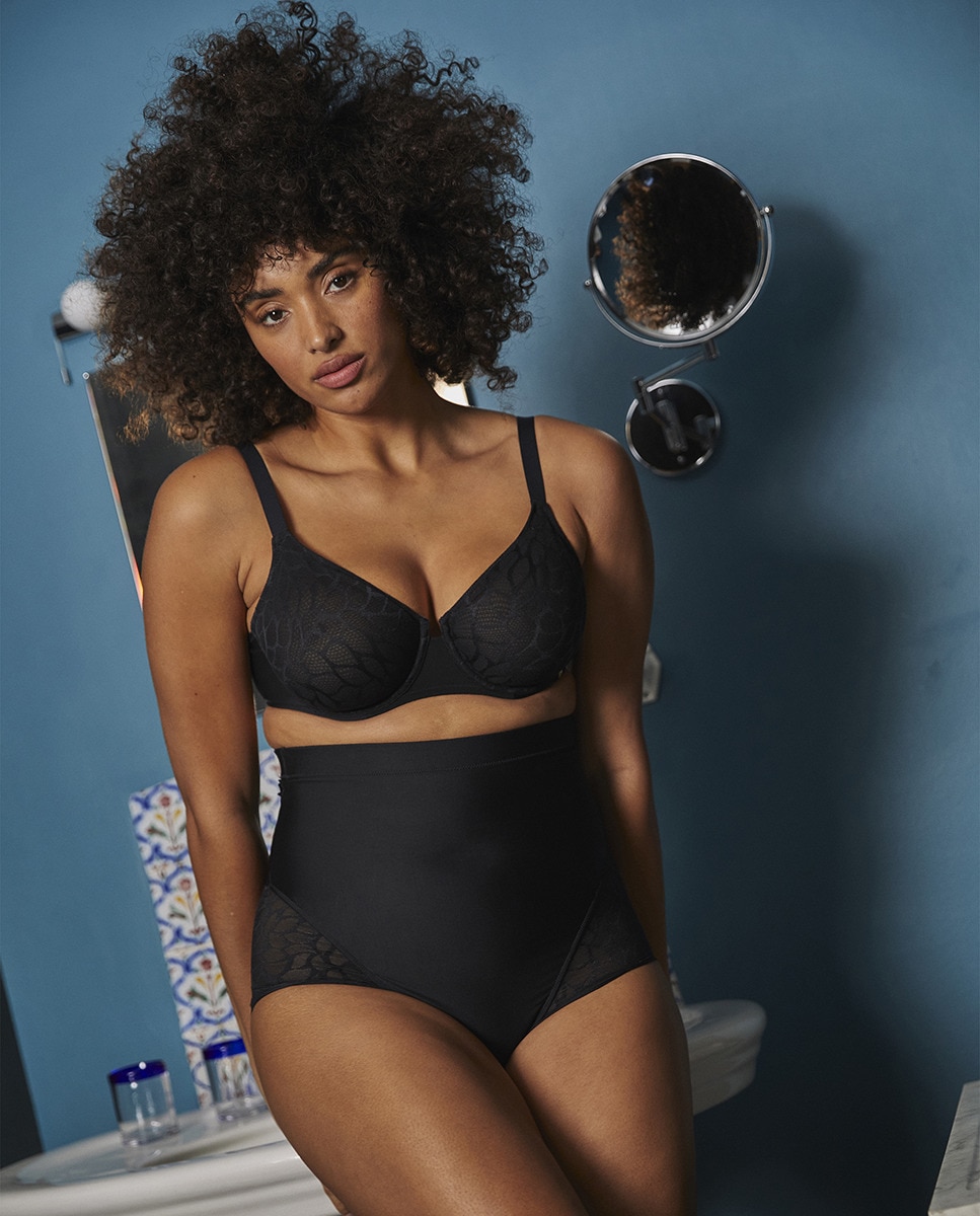 Soutien de copa grande com aro Preto-4