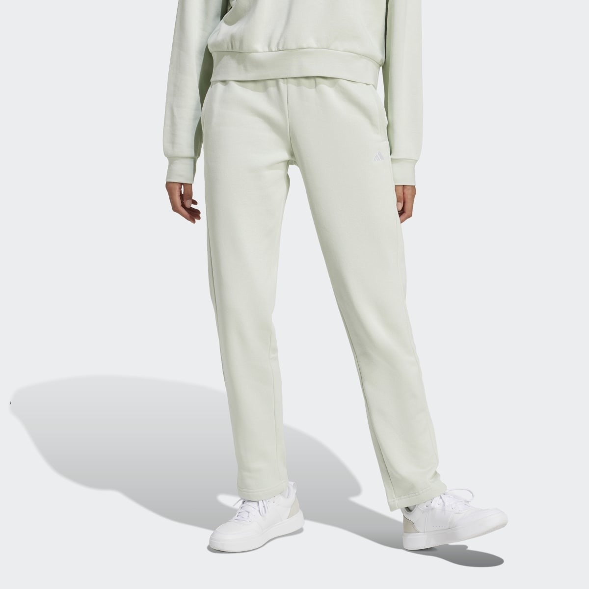 Calças de Mulher Essentials Small Logo Feel Cozy Open Hem · adidas