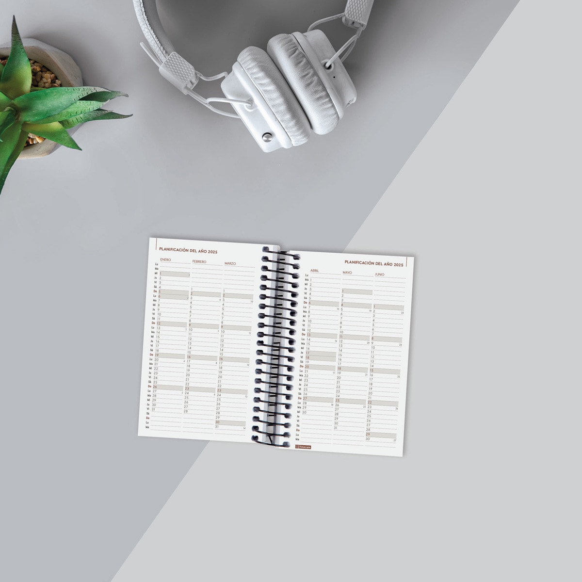 Agenda año 2025 Espiral Basics Year E3-79x127 mm 1 día página Finocam negro Negro-4