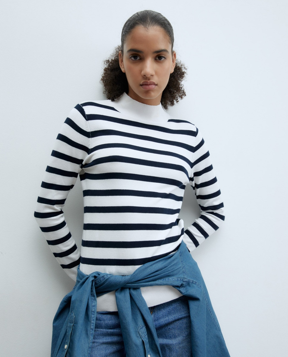 Camisola de Malha às Riscas e com Meia Gola Branco-1