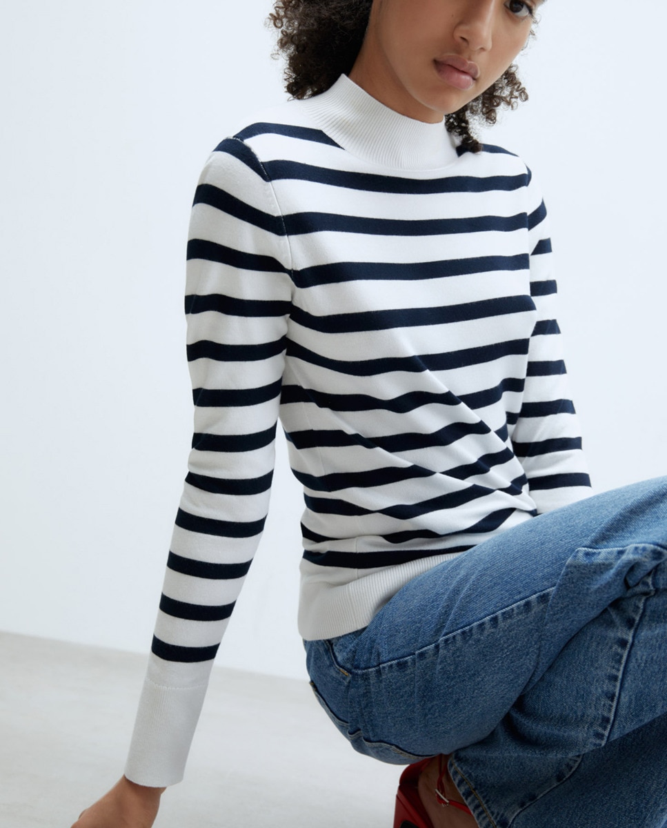 Camisola de Malha às Riscas e com Meia Gola Branco-4