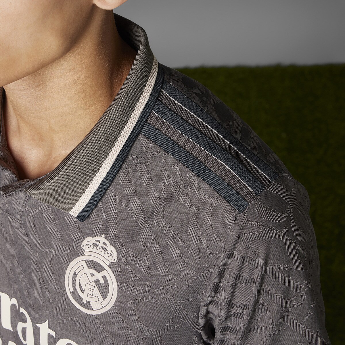 T-shirt de Homem 3.º Equipamento Real Madrid 24/25 Cinzento-8