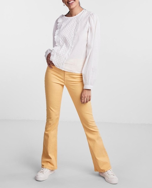 Imagen 0 de Pantalón vaquero de campana de mujer de tiro medio