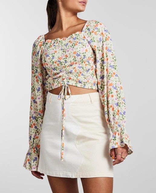 Imagen 0 de Blusa mujer cropped con detalle nido de abeja