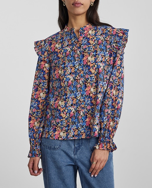 Imagen 0 de Blusa de mujer con jaretas y puños fruncidos