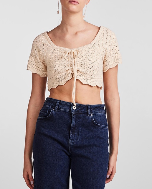 Imagen 0 de Camiseta de mujer crop de punto crochet