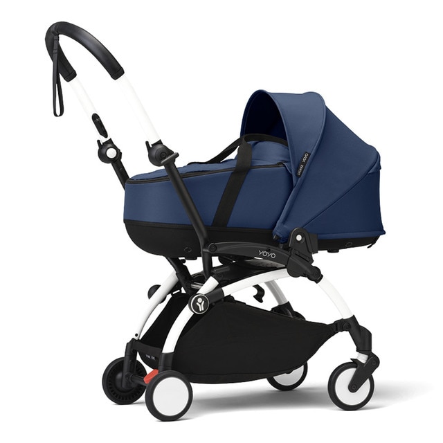 Imagem 0 de Carrinho de passeio Stokke® YOYO³ com chassis branco e alcofa azul-marinho