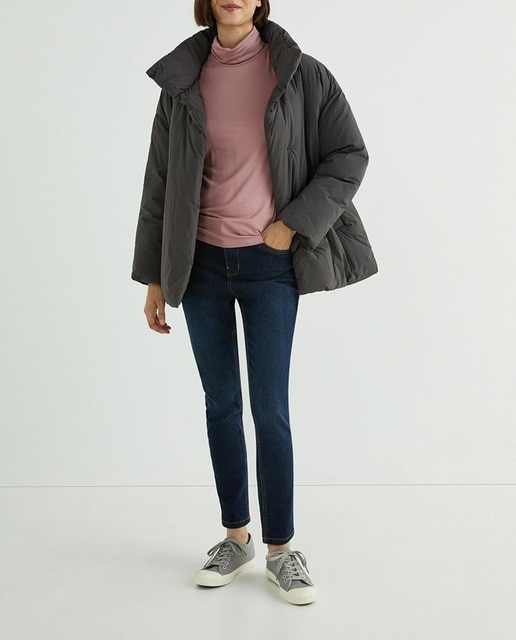 Imagen 0 de Parka corta acolchada lisa de mujer