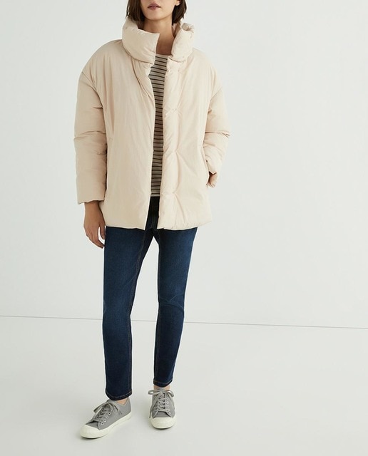 Imagen 0 de Parka corta acolchada lisa de mujer