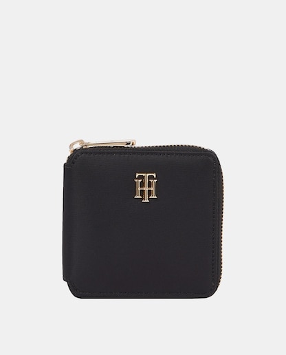 Imagen 0 de Cartera mediana de nylon reciclado negro con logotipo metalizado