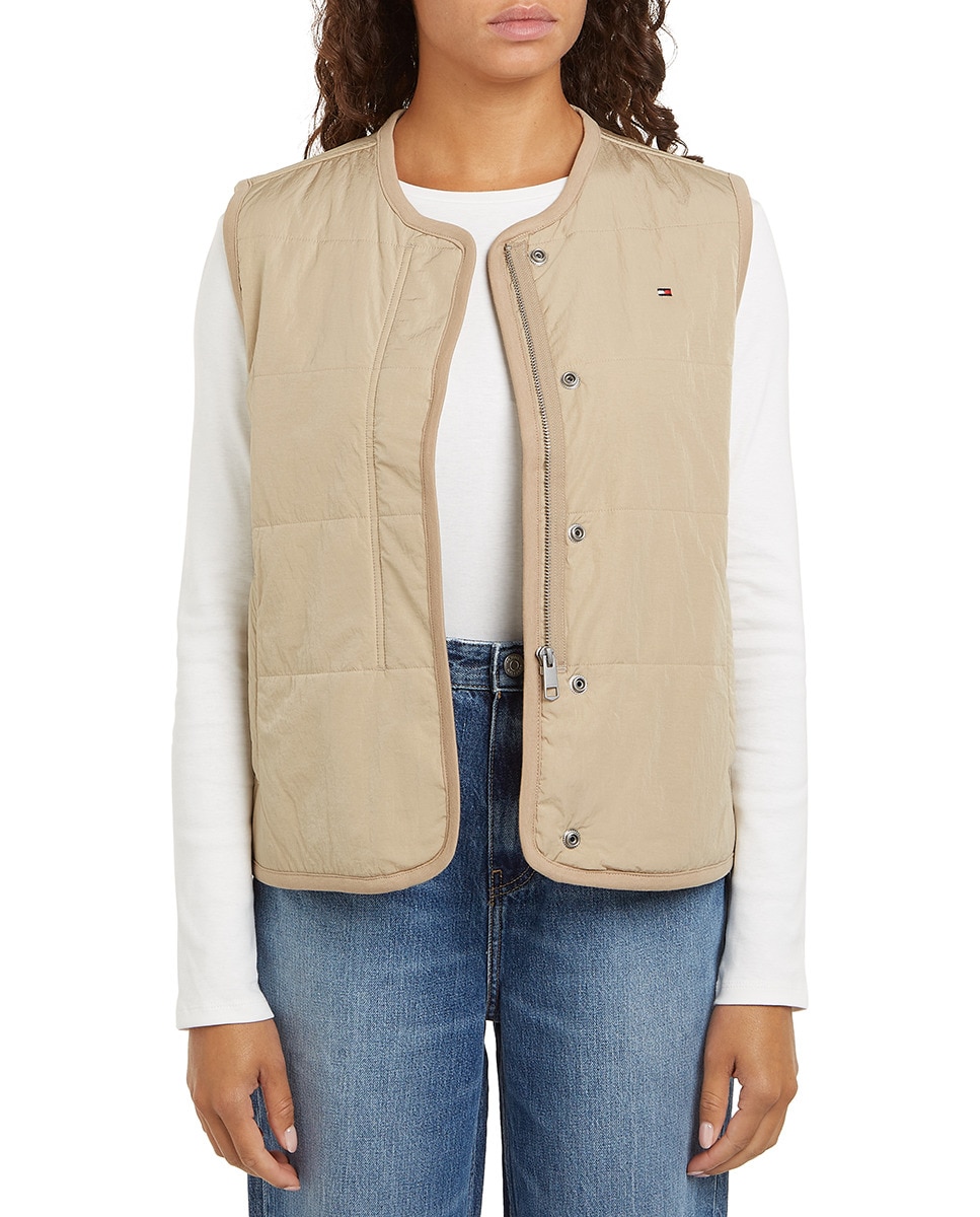 Imagem 0 de Colete com Decote Redondo e Fecho de Botões Invisíveis