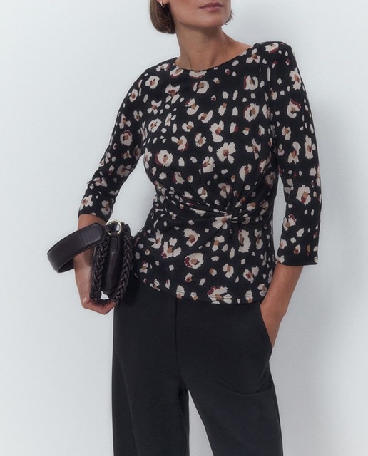 Imagen 0 de Camiseta de mujer estampada con drapeado