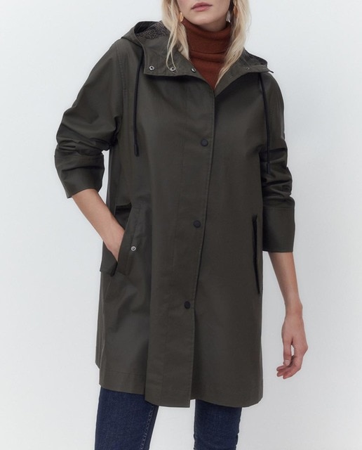 Imagen 0 de Gabardina de mujer engomada y capucha