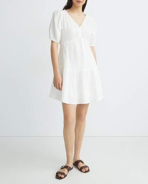 Imagen 0 de Vestido corto liso con cuello pico