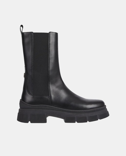 Imagen 0 de Botines de mujer tipo Chelsea con logotipo metálico y suela dentada
