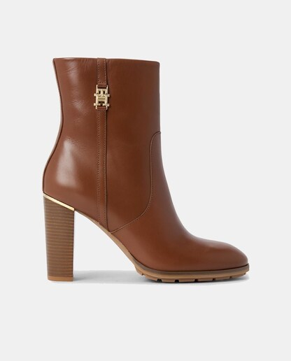 Imagen 0 de Botines de mujer en piel con tacón