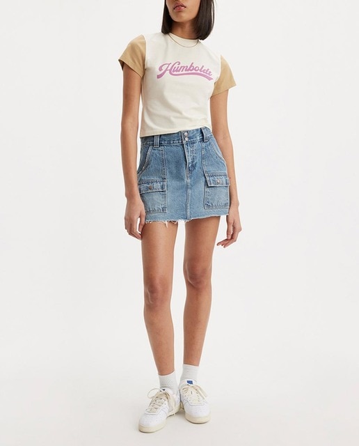 Imagen 0 de Falda vaquera corta con bajo deshilachado