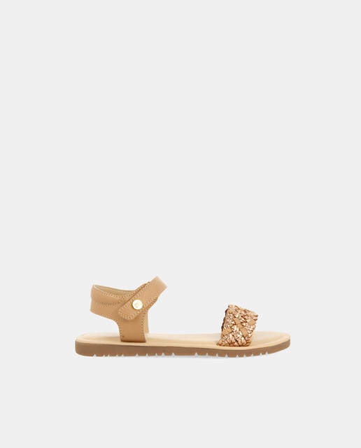 Imagen 0 de Sandalias color oro rosado de piel con trenzado y cierre ajustable para niña