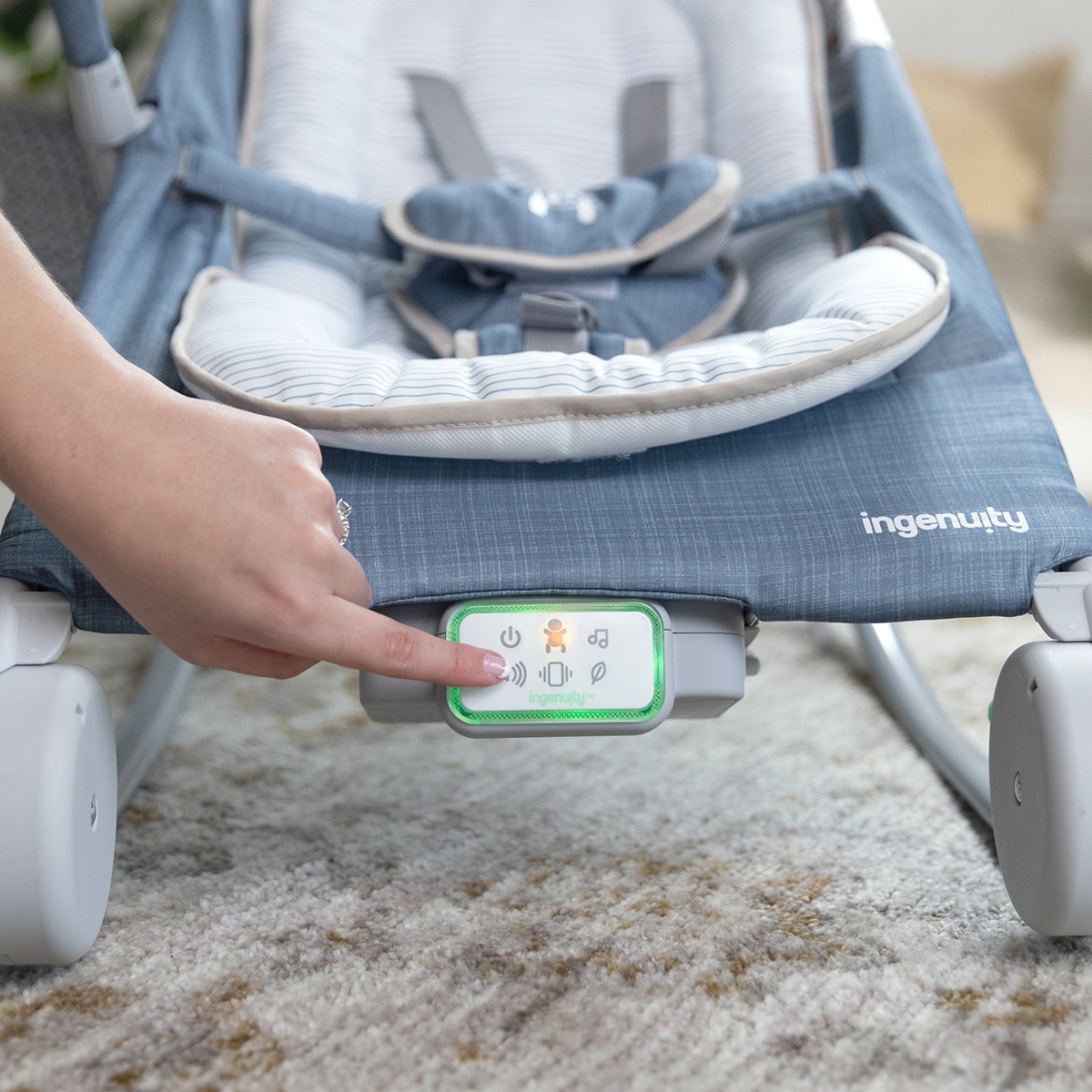 Rede e Cadeira de Baloiço + Ingenuity + Happy Belly Rock-to-Bounce Massage Seat - Chambray Azul-8