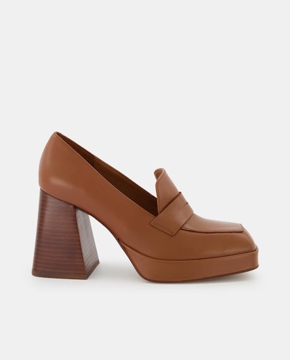 Imagen 0 de Mocasines de mujer en marrón de piel con tacón geométrico y plataforma