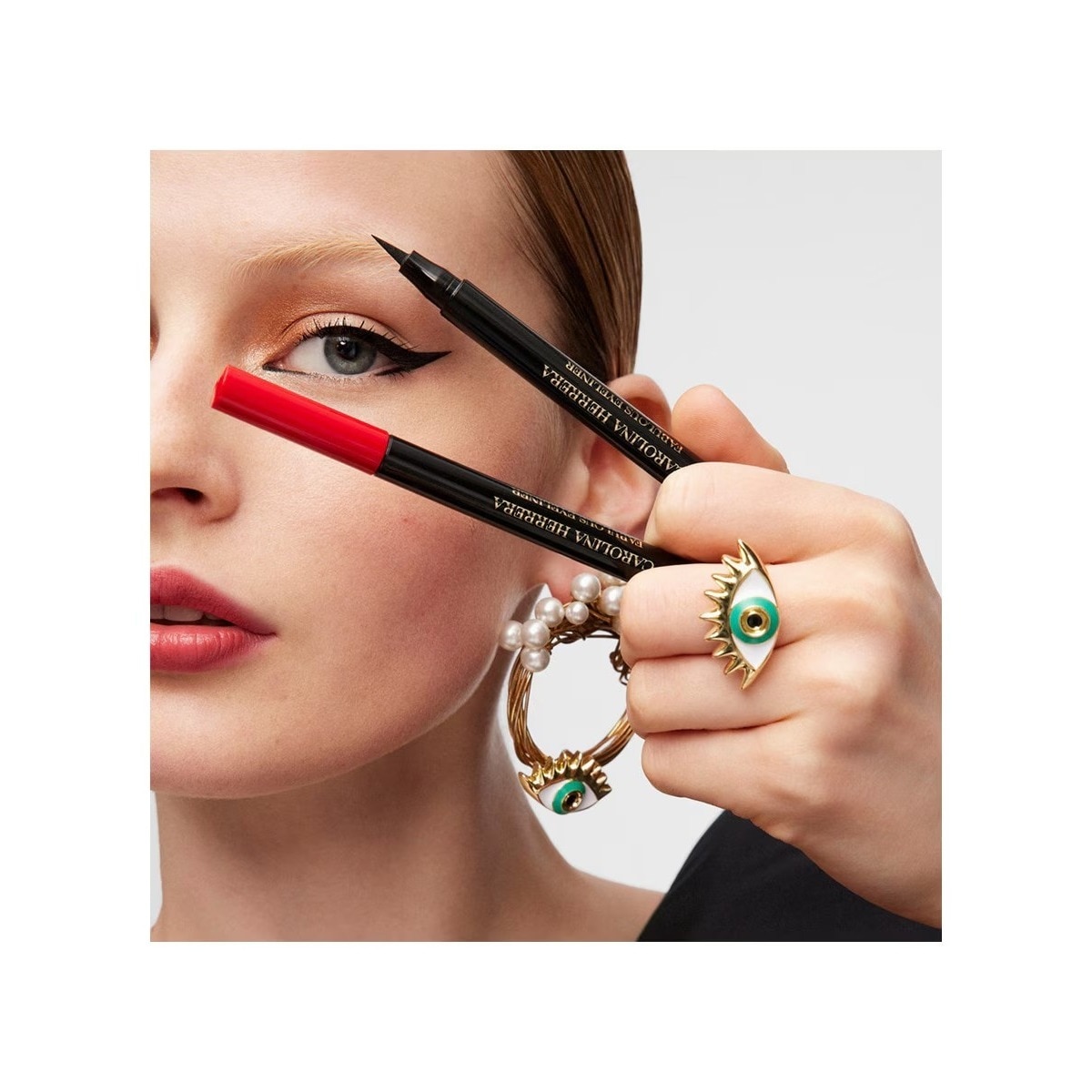 Eyeliner Fabulous 01 Ultra Black-8
