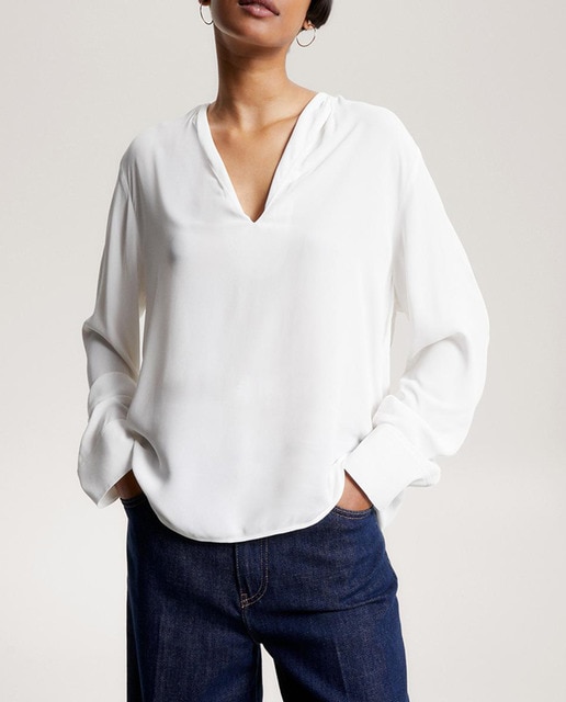 Imagen 0 de Camisa de mujer fluida de manga larga con cuello pico