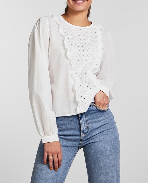 Imagen 0 de Blusa de mujer con encaje inglés y manga abullonada