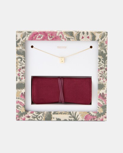 Imagen 0 de Caja de joyero enrollable y colgante de letra L