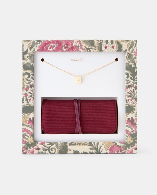 Imagen 0 de Caja de joyero enrollable y colgante de letra P